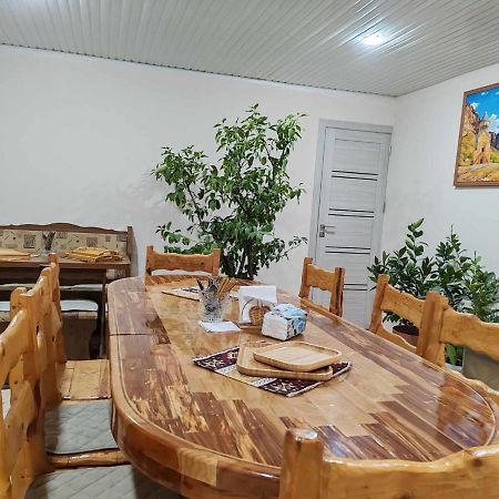Sun House Hotel Yeghegnadzor Bagian luar foto