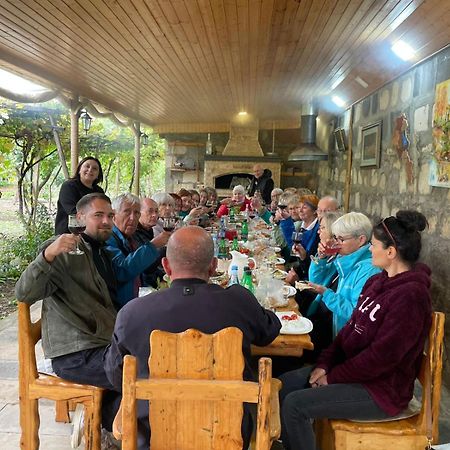 Sun House Hotel Yeghegnadzor Bagian luar foto