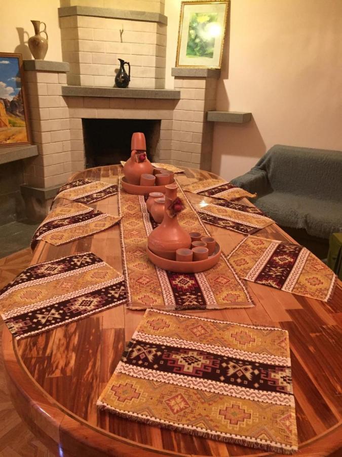 Sun House Hotel Yeghegnadzor Bagian luar foto