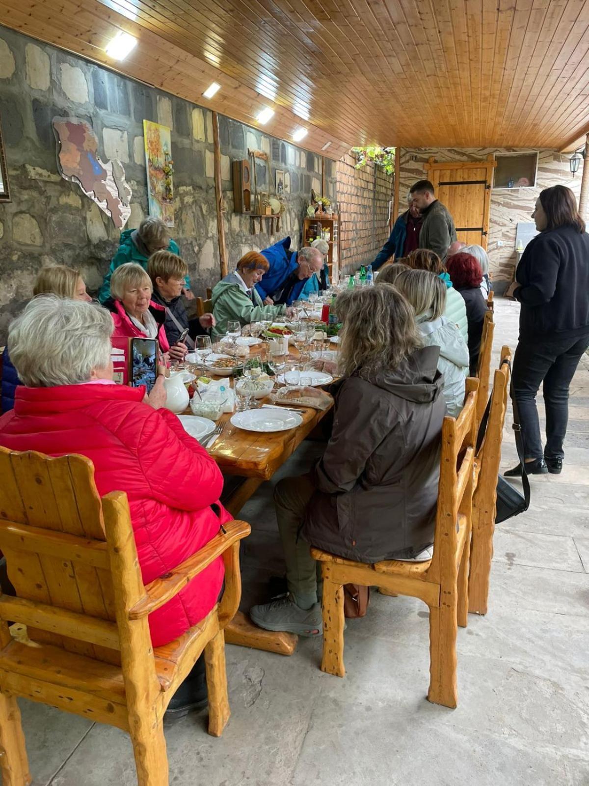 Sun House Hotel Yeghegnadzor Bagian luar foto