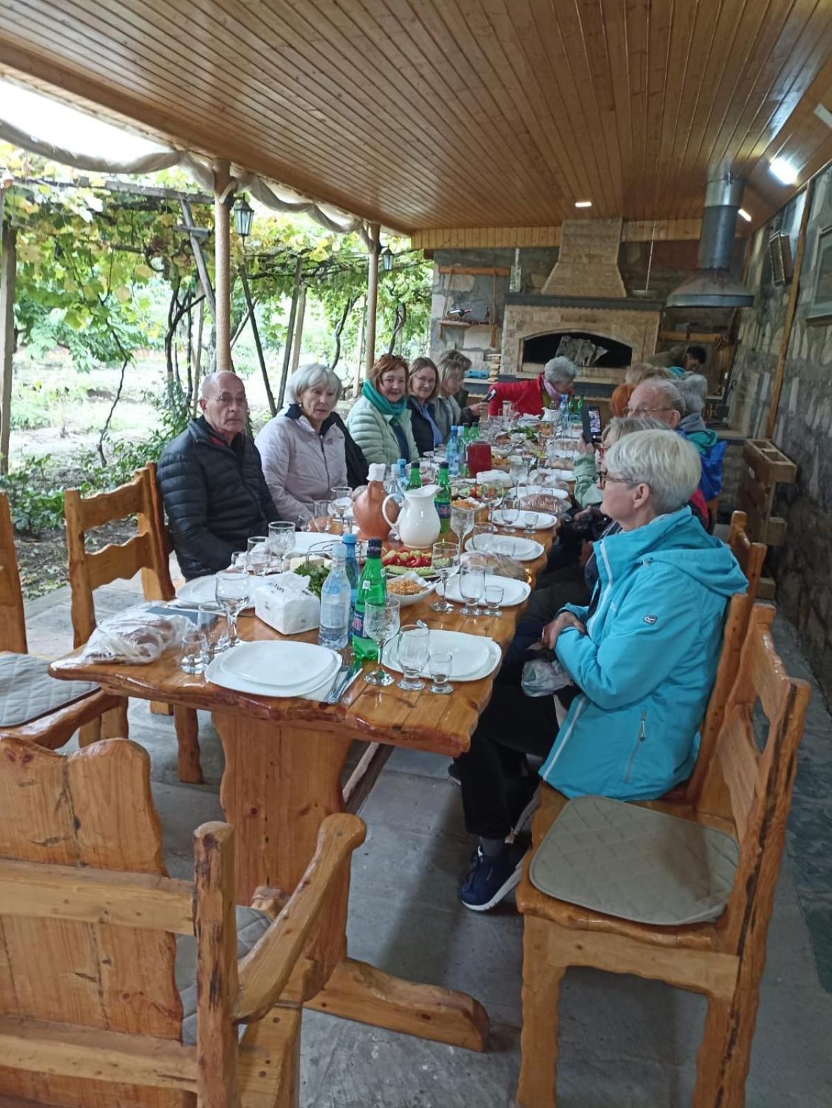 Sun House Hotel Yeghegnadzor Bagian luar foto